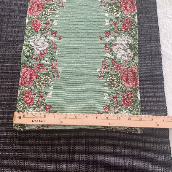 Table runner - Picture 3 of 4